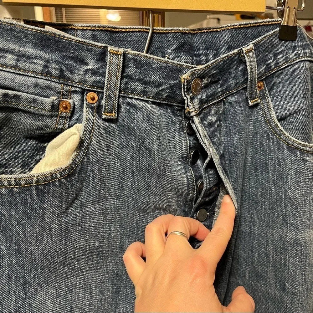 LEVI’S ~ Men’s Classic 501s Button Fly 34x34 Blue Medium Wash Jeans